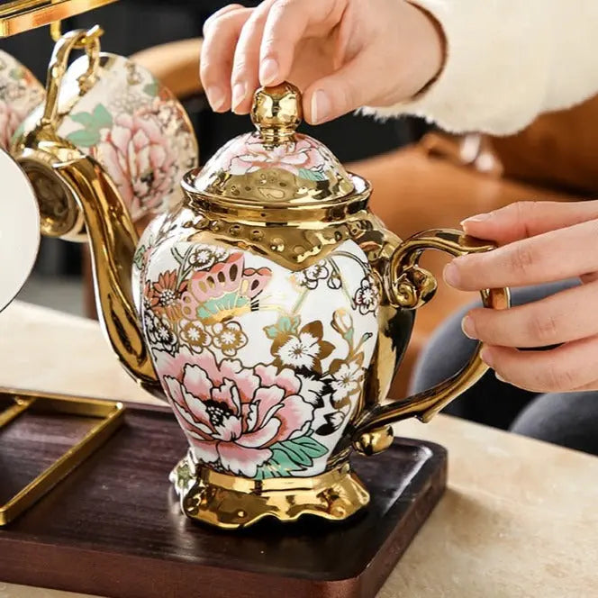 Service à thé Anglais Blanc et Doré à Fleurs en Porcelaine