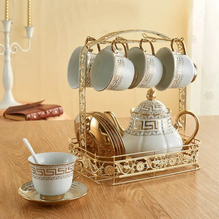 Service à thé Anglais Blanc et Doré en Porcelaine