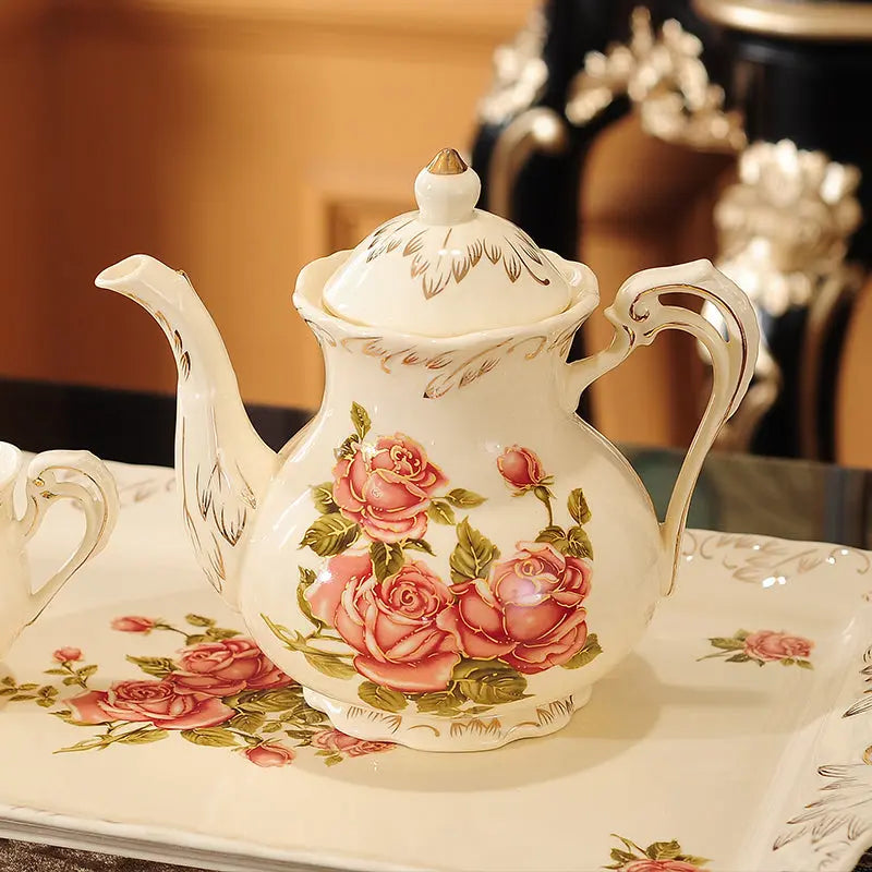 Service à thé Anglais Motifs Roses en Porcelaine