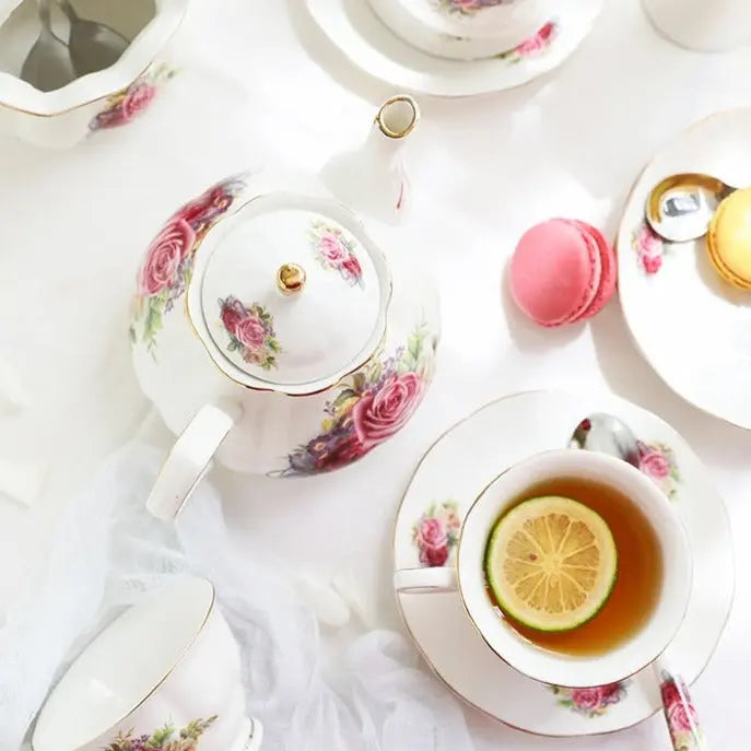 Service à thé Anglais en Porcelaine avec des Roses