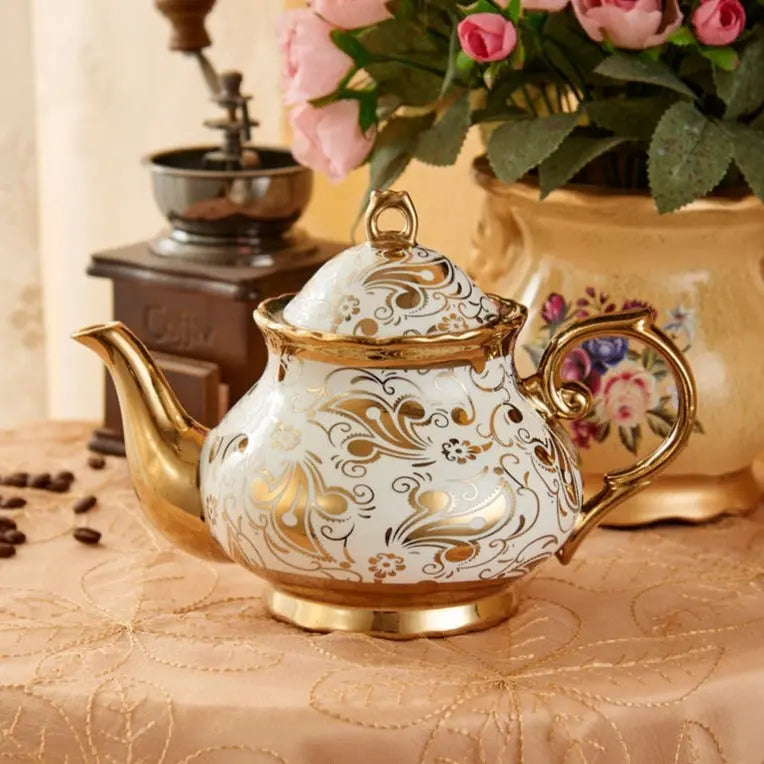 Théière Anglaise en Porcelaine Blanche et Dorée 1L