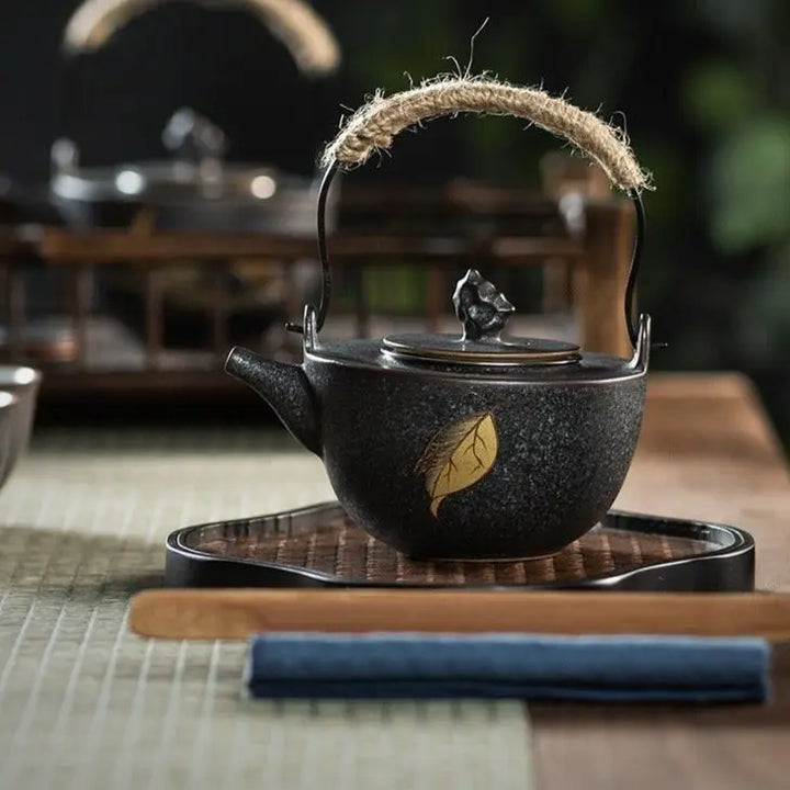 Théière En Céramique Noire Avec Fine Dorure - Élégante Et Vintage - Occasion Bon état